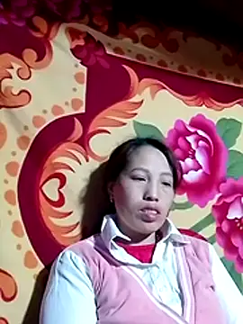 Snapshot of Gummiesu chatting on February 10, 2026, 7:29 pm Gummiesu online show from February 10, 2026, 7:29 pm