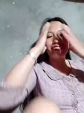 Snapshot of Gummiesu chatting on February 16, 2026, 8:16 pm Gummiesu online show from February 16, 2026, 8:16 pm