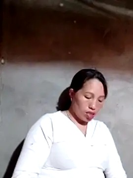 Snapshot of Gummiesu chatting on March 3, 2026, 9:53 pm Gummiesu online show from March 3, 2026, 9:53 pm