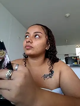 curly girl 31 online show from May 6, 2026, 8:36 pm