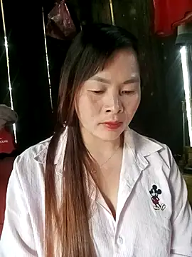 Bling sexy online show from May 3, 2026, 1:55 am
