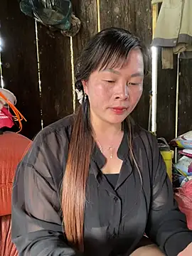 Bling sexy online show from May 4, 2026, 4:41 am
