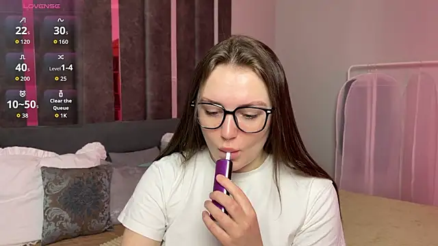 MoonlightLovee online show from February 3, 2026, 1:26 am