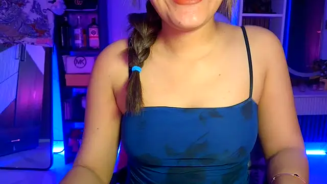 Snapshot of _Maanvi_ chatting on June 14, 2026, 2:24 am Maanvi online show from June 14, 2026, 2:24 am