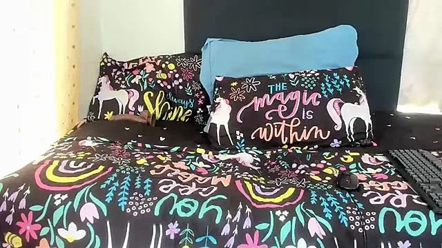 Snapshot of B_Slut chatting on March 20, 2026, 11:37 am B Slut online show from March 20, 2026, 11:37 am