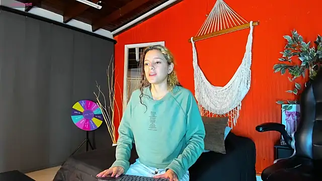 maria Turner1 online show from May 7, 2026, 9:36 am