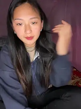 Thuyli xx online show from February 2, 2026, 1:54 pm