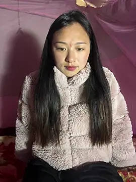 Thuyli xx online show from February 4, 2026, 9:37 am