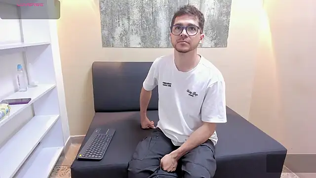 MATTHEW EVANS1 online show from February 5, 2026, 1:16 pm