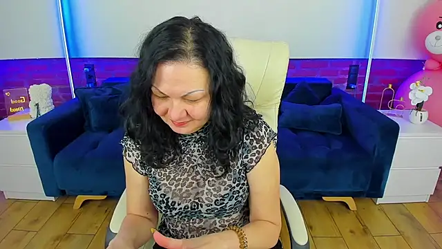 Snapshot of IrissMoon chatting on January 19, 2026, 6:50 am IrissMoon online show from January 19, 2026, 6:50 am