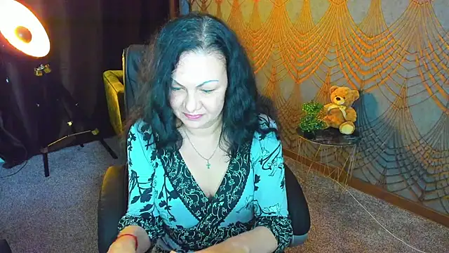 IrissMoon online show from May 11, 2026, 2:45 pm