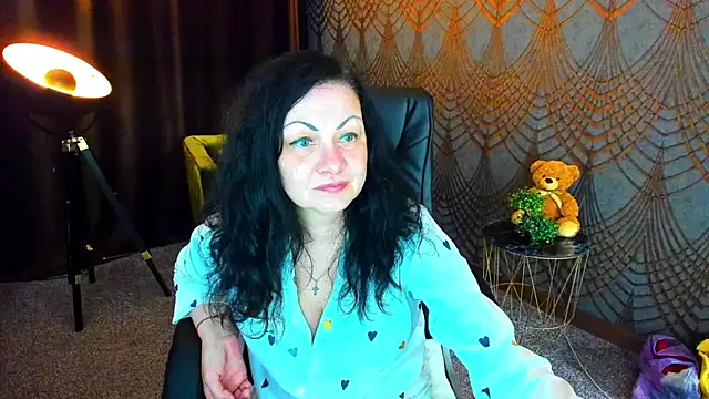 IrissMoon online show from May 20, 2026, 4:13 pm