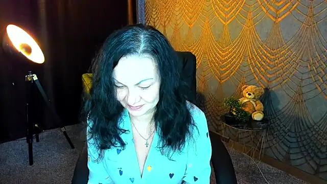 IrissMoon online show from May 22, 2026, 11:38 am