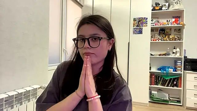 SaintMari online show from May 3, 2026, 2:23 pm