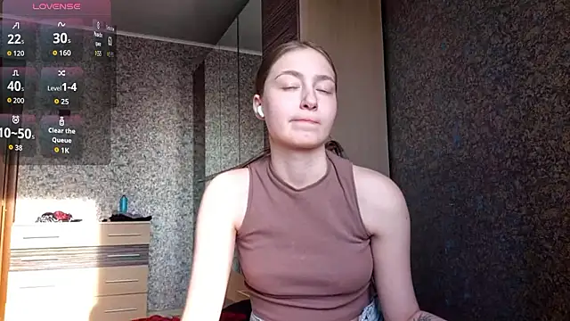 Snapshot of MousyHello chatting on February 7, 2026, 9:46 am MousyHello online show from February 7, 2026, 9:46 am