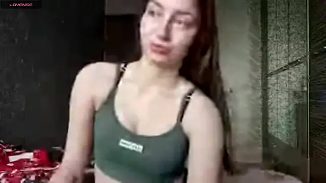 Snapshot of MousyHello chatting on March 10, 2026, 7:35 am MousyHello online show from March 10, 2026, 7:35 am