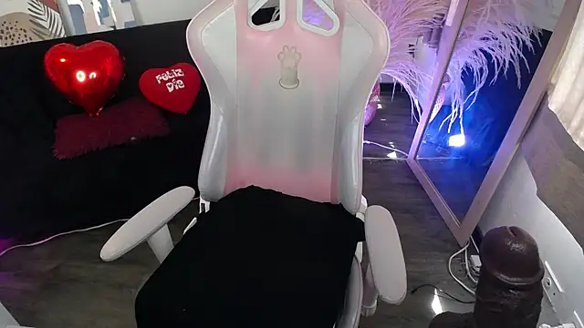 teylo80as online show from May 11, 2026, 4:04 pm
