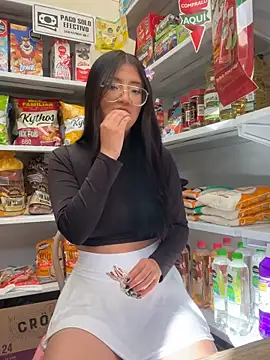 StrawberryPink  online show from February 28, 2026, 12:39 pm