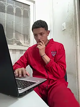 santiObrero online show from May 1, 2026, 3:27 pm