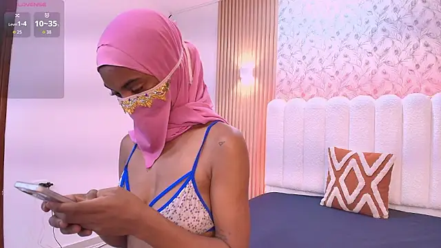 Amira Alzahra online show from February 10, 2026, 5:11 am