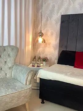 Auri   online show from February 5, 2026, 6:01 pm