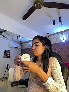 Auri   online show from June 15, 2026, 7:27 pm