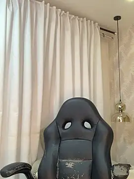 Auri   online show from June 26, 2026, 7:29 pm