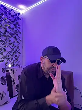 lobomanada69 online show from May 3, 2026, 7:42 pm