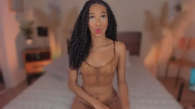 KaryMooon online show from May 7, 2026, 10:04 pm