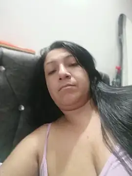 Katysaez online show from May 17, 2026, 4:43 am