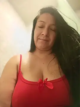 Katysaez online show from May 18, 2026, 4:07 am