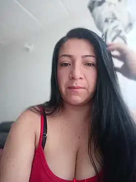 Katysaez online show from May 27, 2026, 9:45 pm