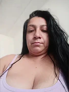 Katysaez online show from May 28, 2026, 9:34 pm
