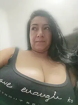 Katysaez online show from June 5, 2026, 4:19 am