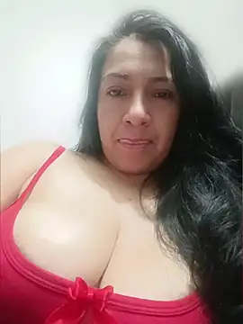 Katysaez online show from June 11, 2026, 5:27 am