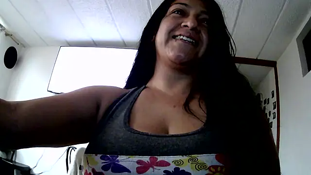 Katysaez online show from August 7, 2026, 11:07 pm