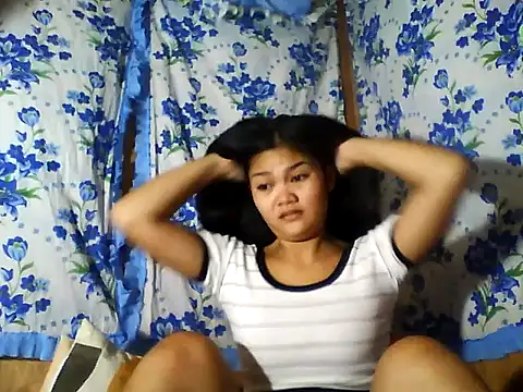 Snapshot of PinaySkinnyJust18 chatting on June 30, 2026, 10:33 pm PinaySkinnyJust18 online show from June 30, 2026, 10:33 pm