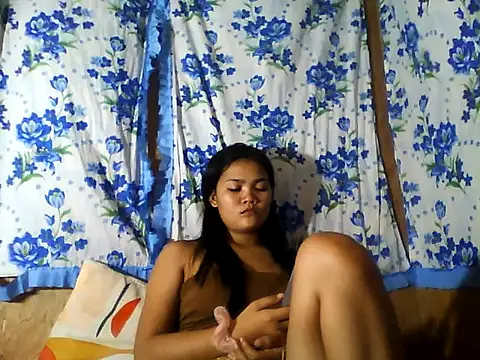 Snapshot of PinaySkinnyJust18 chatting on July 1, 2026, 10:42 pm PinaySkinnyJust18 online show from July 1, 2026, 10:42 pm