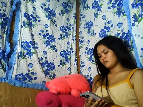 Snapshot of PinaySkinnyJust18 chatting on July 3, 2026, 9:48 am PinaySkinnyJust18 online show from July 3, 2026, 9:48 am
