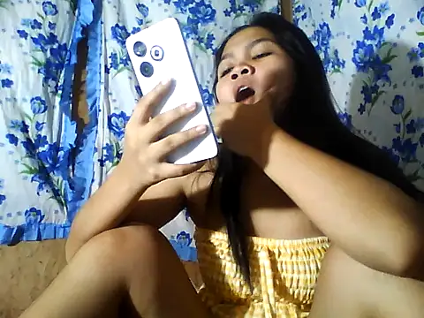 Snapshot of PinaySkinnyJust18 chatting on July 4, 2026, 10:10 am PinaySkinnyJust18 online show from July 4, 2026, 10:10 am
