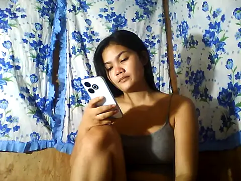 Snapshot of PinaySkinnyJust18 chatting on July 5, 2026, 9:44 pm PinaySkinnyJust18 online show from July 5, 2026, 9:44 pm