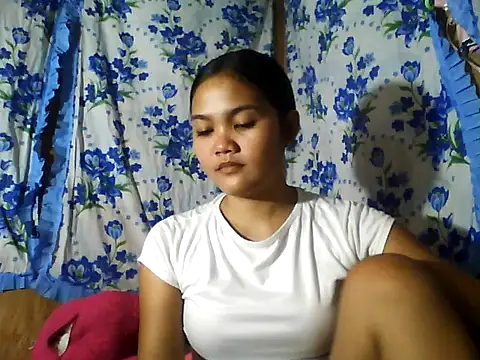 Snapshot of PinaySkinnyJust18 chatting on July 6, 2026, 9:50 am PinaySkinnyJust18 online show from July 6, 2026, 9:50 am