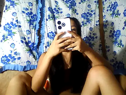 Snapshot of PinaySkinnyJust18 chatting on July 9, 2026, 10:19 am PinaySkinnyJust18 online show from July 9, 2026, 10:19 am