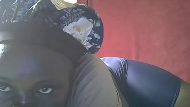 LowKeyWild  online show from April 13, 2026, 7:08 pm