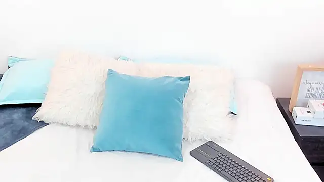 Snapshot of annarosse_ chatting on June 26, 2026, 6:23 pm annarosse online show from June 26, 2026, 6:23 pm