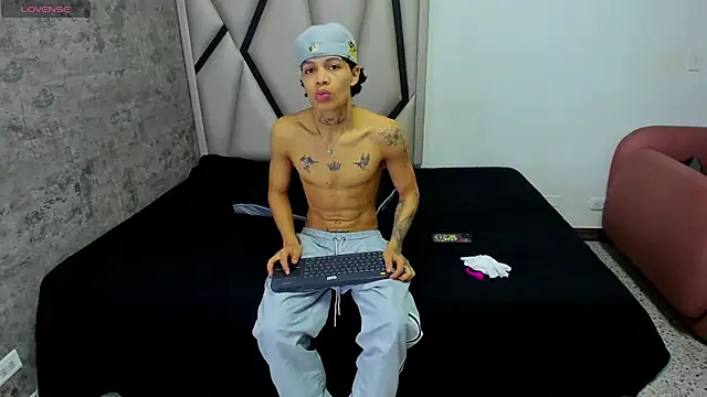 Dogan Renzo0 online show from March 13, 2026, 1:40 pm