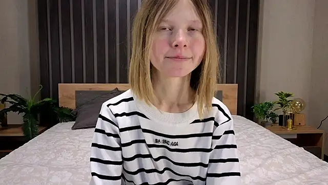 EssieVogel online show from February 2, 2026, 5:06 am