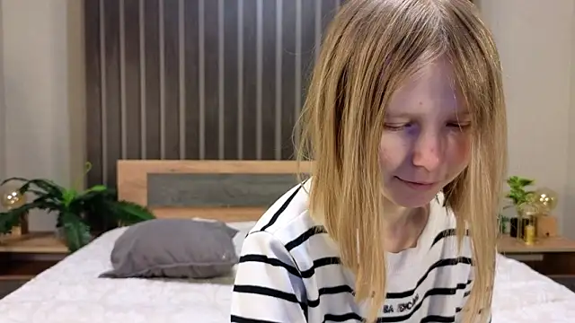 EssieVogel online show from February 4, 2026, 5:02 am