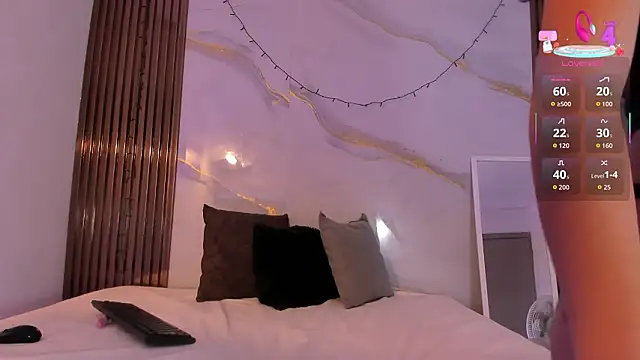 LuciaCute1 online show from February 3, 2026, 12:32 pm