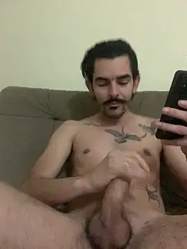 Snapshot of vilton75 chatting on August 2, 2026, 11:47 pm vilton75 online show from August 2, 2026, 11:47 pm